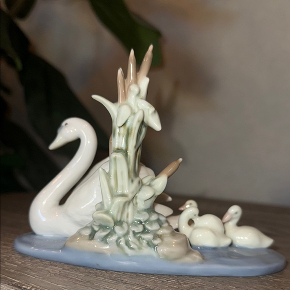 White and Blue Decorative Ceramic Swan Figurine Set - Picture 2 of 8